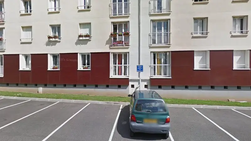 Vue de la rue devant montivilliers, Mont-Saint-Aignan