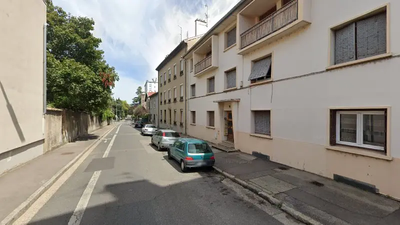 Vue de la rue devant Mécanique Mihoubi, Villeurbanne