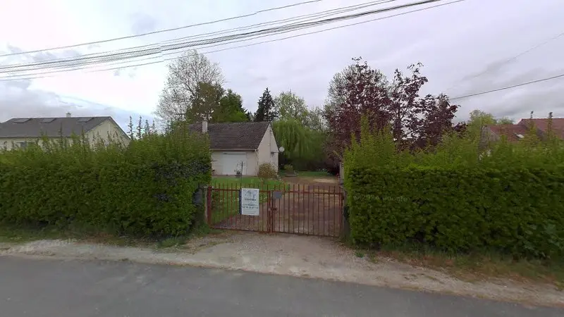 Vue de la rue devant Lmotors, Saint-Maurice-sur-Fessard