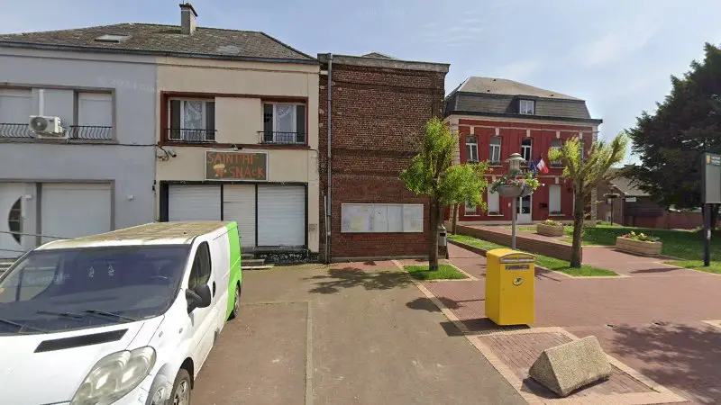 Vue de la rue devant Sd Reparation, Saint-Hilaire-lez-Cambrai