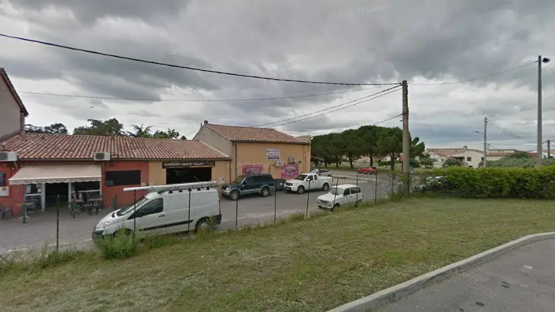 Vue de la rue devant Garage du mont fleury, Saint-Maximin-la-Sainte-Baume