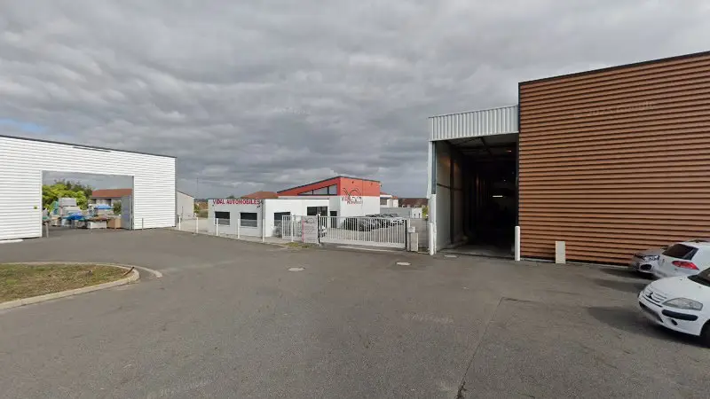 Vue de la rue devant RAVAT AUTOMOBILES, Châtenoy-le-Royal