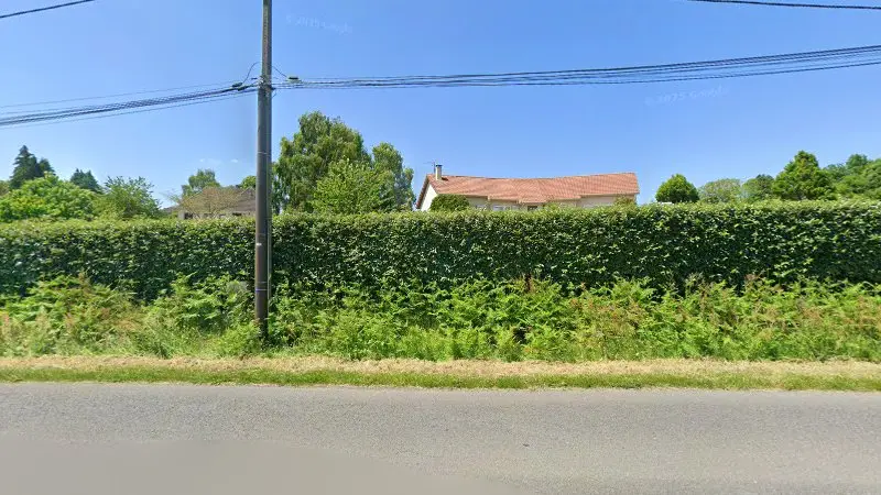 Vue de la rue devant SARL FREGEFOND AUTOMOBILES, Couzeix