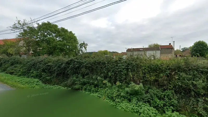 Vue de la rue devant Larigauderie et Fils SARL, Saint-Dizier-les-Domaines