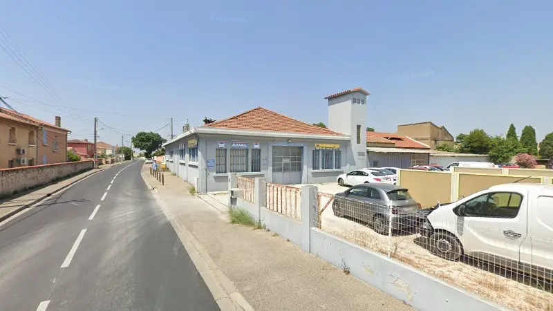 Vue de la rue devant AXIAL - CARROSSERIE VINSON, Istres