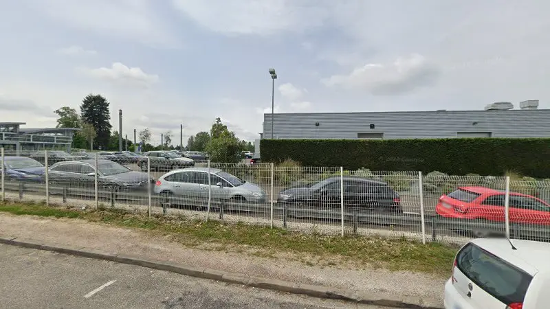 Vue de la rue devant CAR ZEN AUTO, Artigues-près-Bordeaux