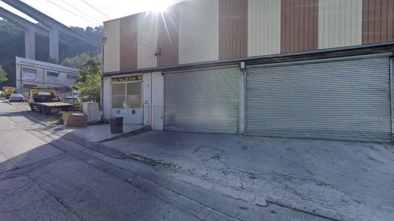 Vue de la rue devant Carrosserie de la Côte, La Trinité