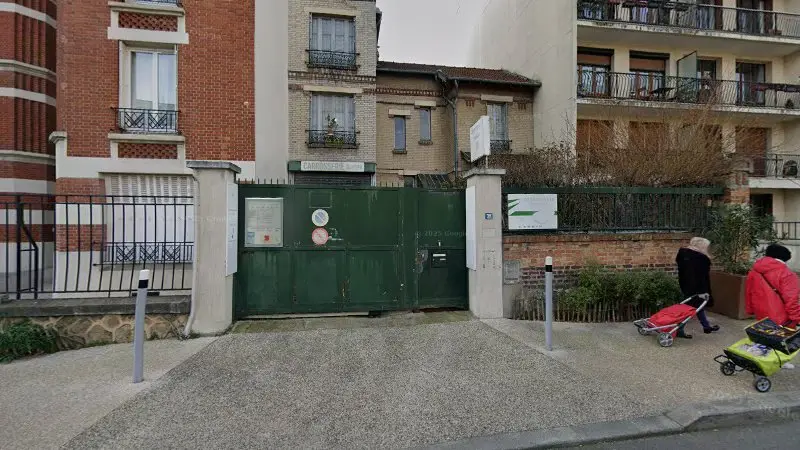Vue de la rue devant Carrosserie Ransay, Arcueil