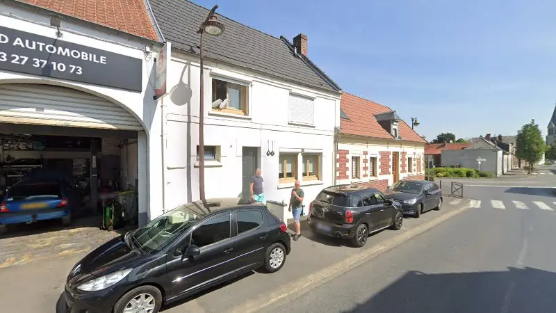 Vue de la rue devant Mttm auto EUROREPAR, Avesnes-les-Aubert