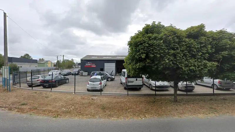 Vue de la rue devant GARAGE PREMIER - MECANIKO, Saint-Carné