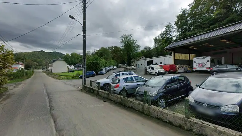 Vue de la rue devant Garage Larragneguy, Alos-Sibas-Abense