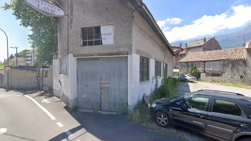 Vue de la rue devant Carrosserie David, Le Pont-de-Claix