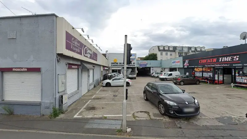 Vue de la rue devant Garage Prestige, Dammarie-les-Lys