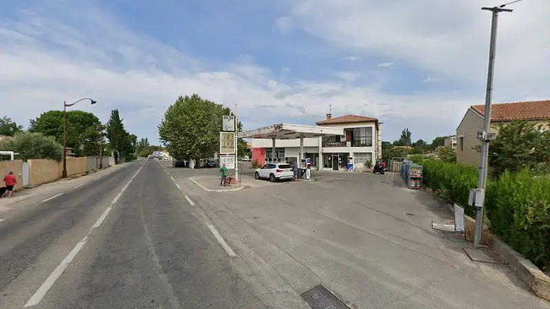 Vue de la rue devant Garage Doulmet Sarl - Citroën, Morières-lès-Avignon