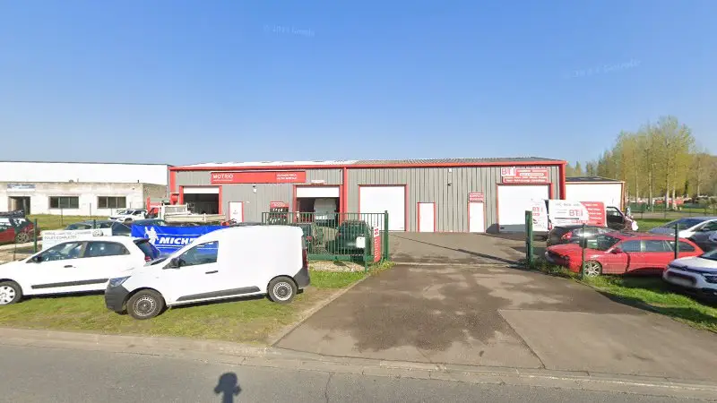 Vue de la rue devant MIMA AUTO SERVICE - MOTRIO, Gasny