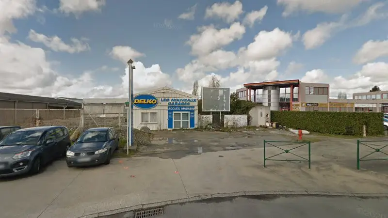 Vue de la rue devant Les Nouveaux Garage, Saint-Herblain