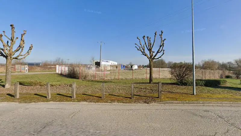 Vue de la rue devant Contrôle Technique Poids Lourds DEKRA Toul, Toul