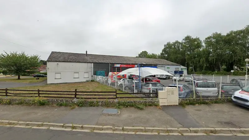 Vue de la rue devant Carrosserie Bricau, Charleville-Mézières