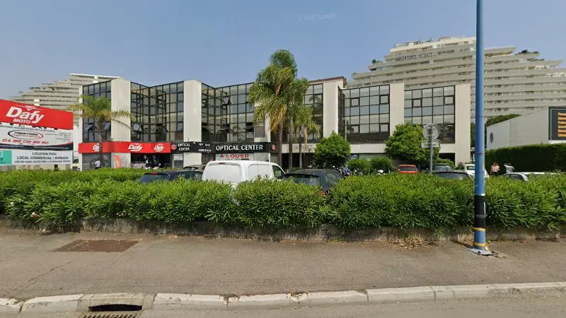 Vue de la rue devant GARAGE DU CHATAIGNIER, Villeneuve-Loubet