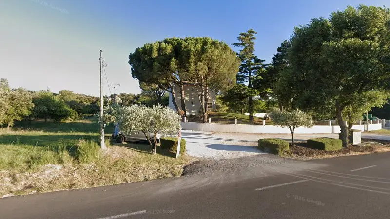 Vue de la rue devant Garage dalbagne, Saint-Pantaléon-les-Vignes