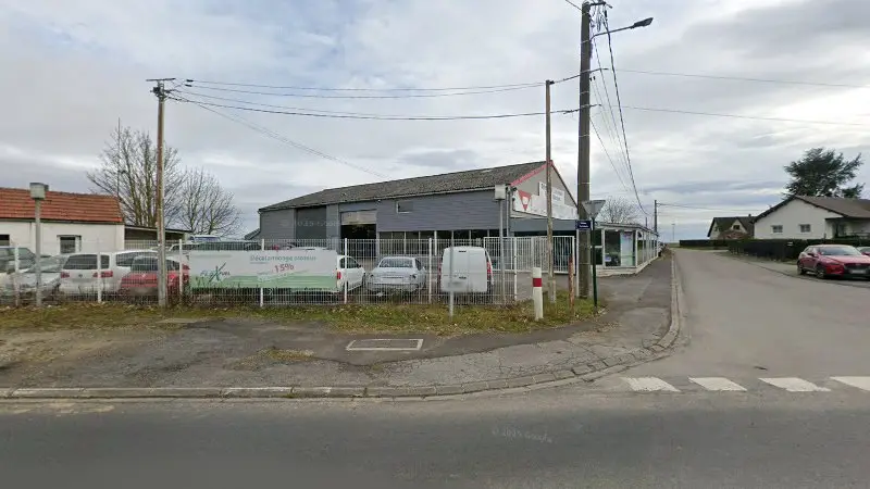 Vue de la rue devant Société pour la remise a neuf automobile, Sancourt