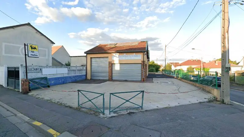 Vue de la rue devant Reparation Automobiles Toutes Marques, Houilles