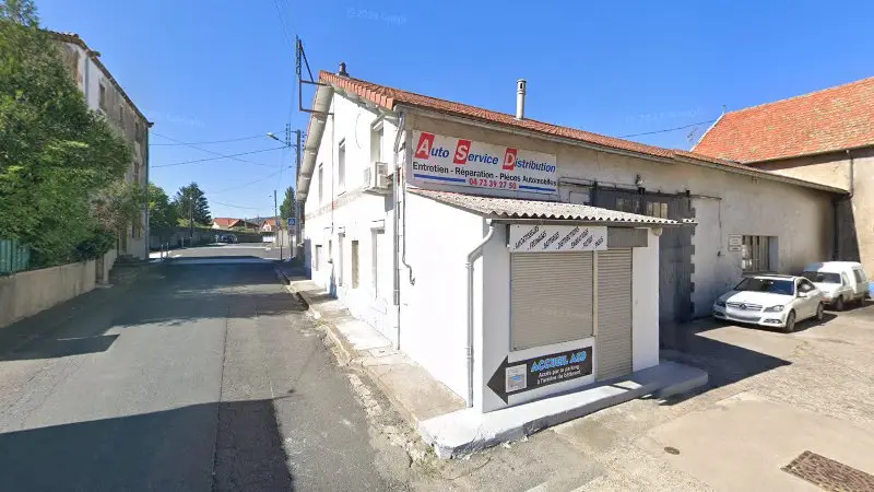 Vue de la rue devant Auto Service Distribution, Les Martres-de-Veyre