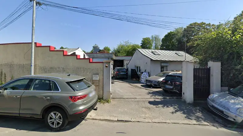 Vue de la rue devant sos constat assurances accident (Garage agréé), Goussainville