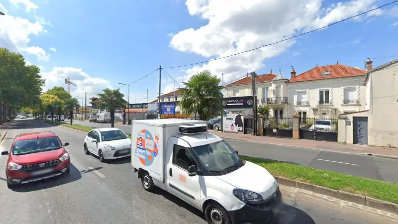 Vue de la rue devant ALO AUTO GARAGE, Livry-Gargan