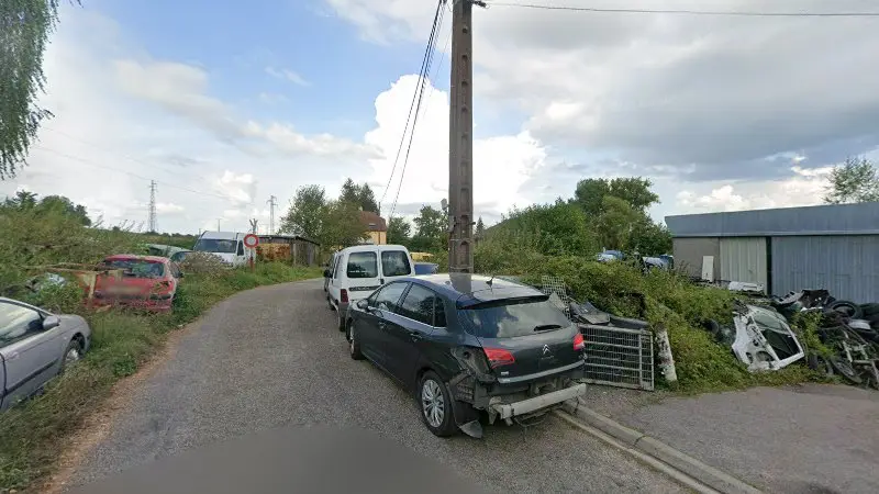 Vue de la rue devant Automobiles Gérard Thierry, Sarrebourg