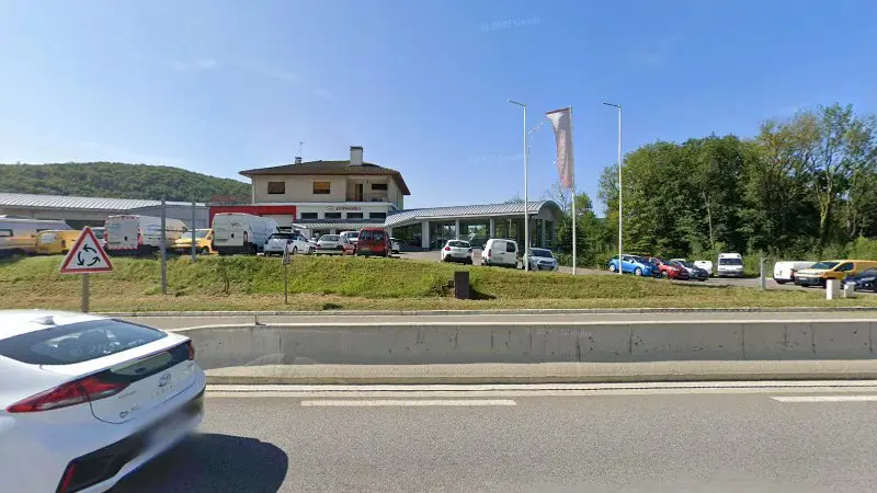 Vue de la rue devant Garage De Savoie -Dangel 4X4, Sillingy