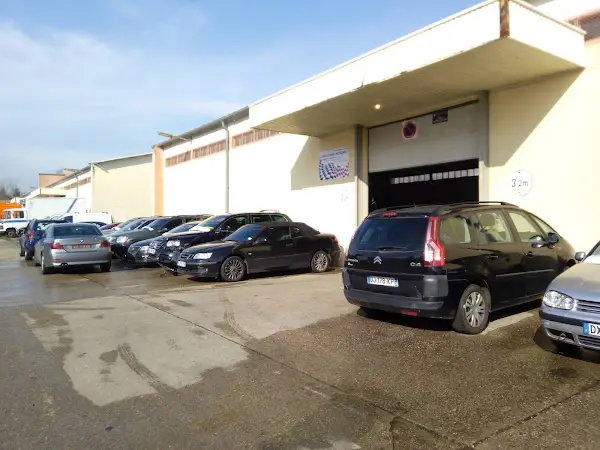 Photo publiée sur la fiche Google de Lyon Cars Motors | Spécialiste JEEP | Chrysler - 4*4, Genas