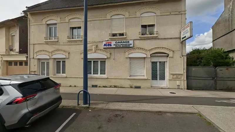 Vue de la rue devant Garage Ventes - Reparations Toutes Marques, Beaurains