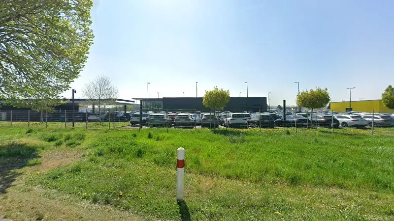 Vue de la rue devant Mercedes _benz garage kroely, Sausheim
