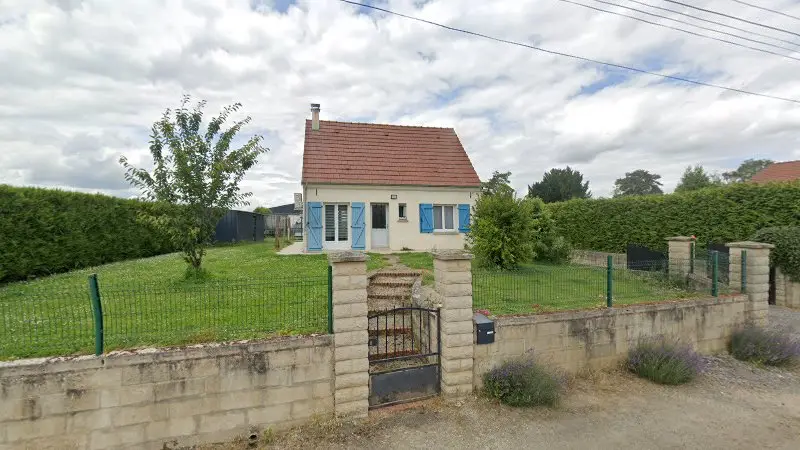 Vue de la rue devant Fmd Auto Euro Repar Car Service, Roye-sur-Matz