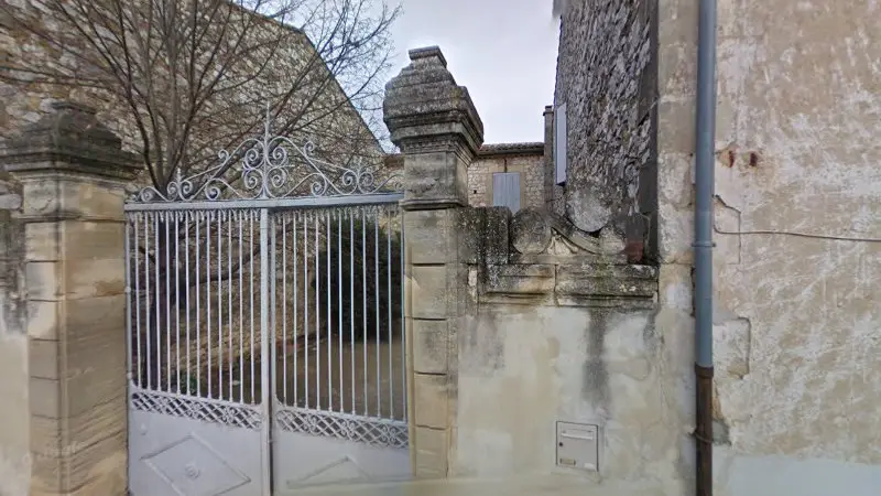 Vue de la rue devant Issartel Pierre, Saint-Mamert-du-Gard