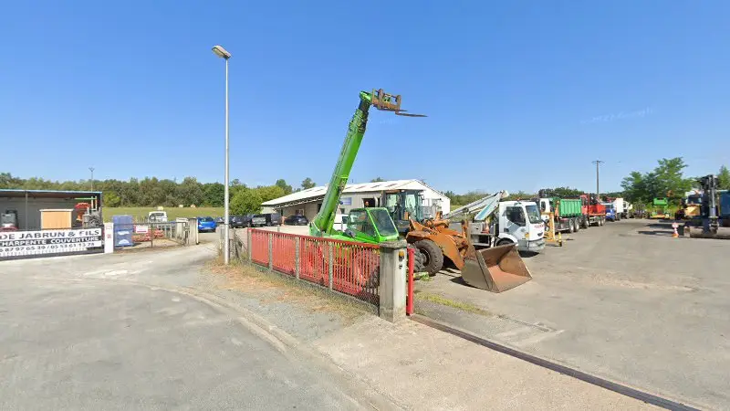 Vue de la rue devant Carrosserie Batoca, Prigonrieux
