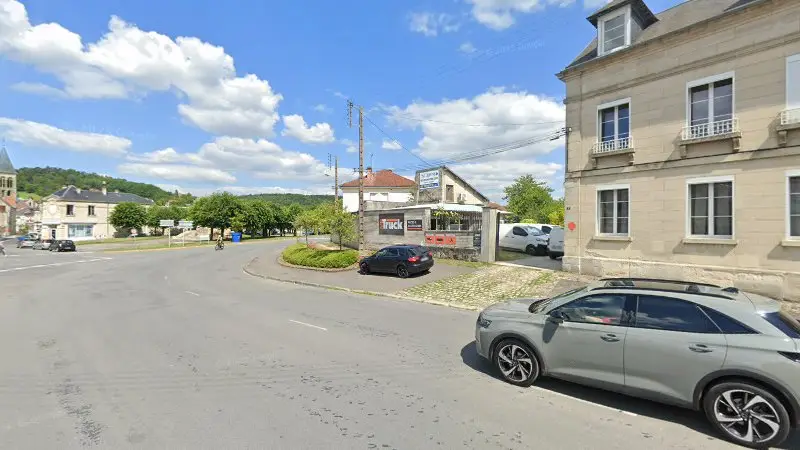Vue de la rue devant TMTR,Tout Matériel Transports Routiers SARL, Vailly-sur-Aisne