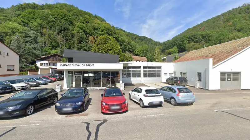 Vue de la rue devant Garage Du Val d'Argent, Sainte-Croix-aux-Mines