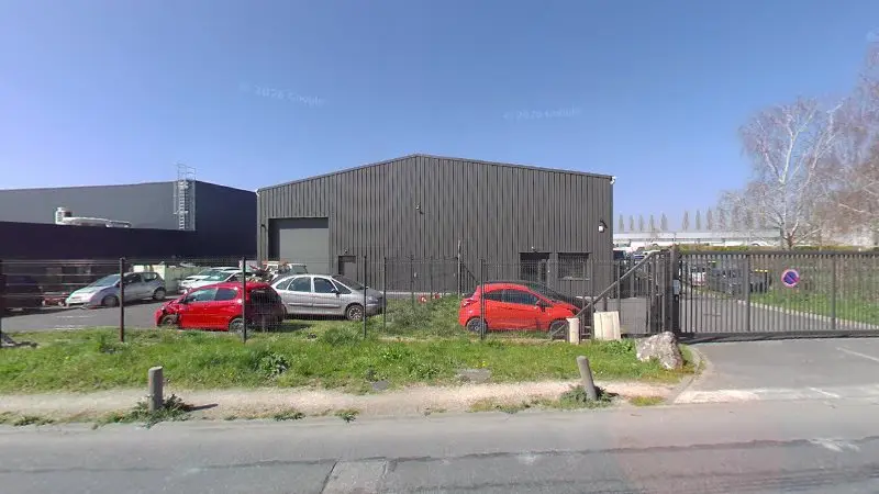 Vue de la rue devant Carrosserie De La Bonne Rencontre Garages et réparation automobile, Le Plessis-Belleville