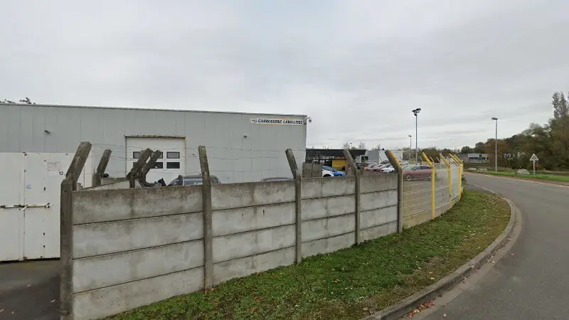 Vue de la rue devant Carrosserie Automobile Beuvry - Groupe Lempereur, Beuvry