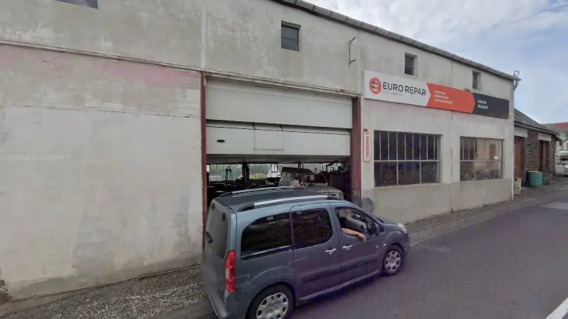 Vue de la rue devant Eurorepar Garage Froment, Pierrefort