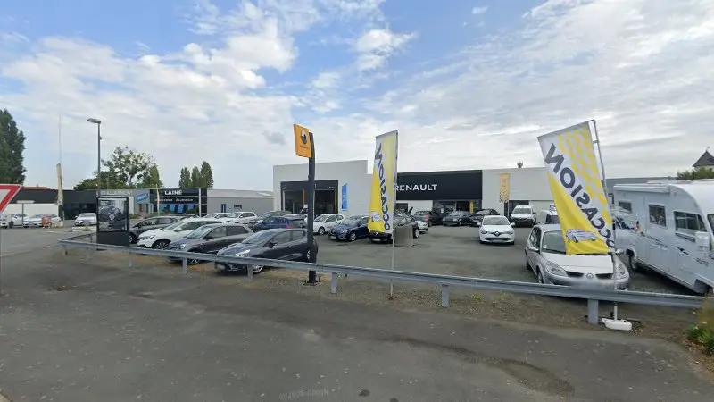 Vue de la rue devant Renault - Dacia - Montaigu Automobiles, Montaigu-Vendée