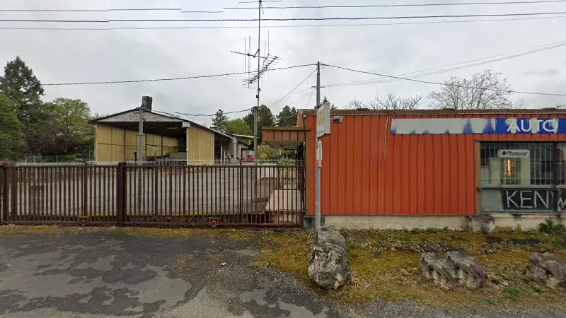 Vue de la rue devant Fabre Fils Sarl, Condezaygues