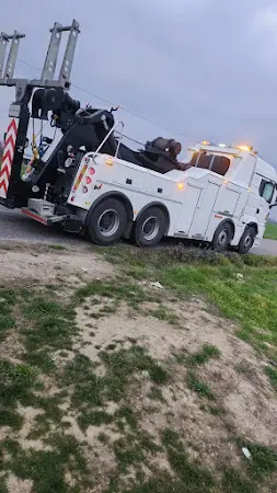 Photo publiée sur la fiche Google de Service Remorquage Auto poids Lourds et Pneumatique PL, Paris