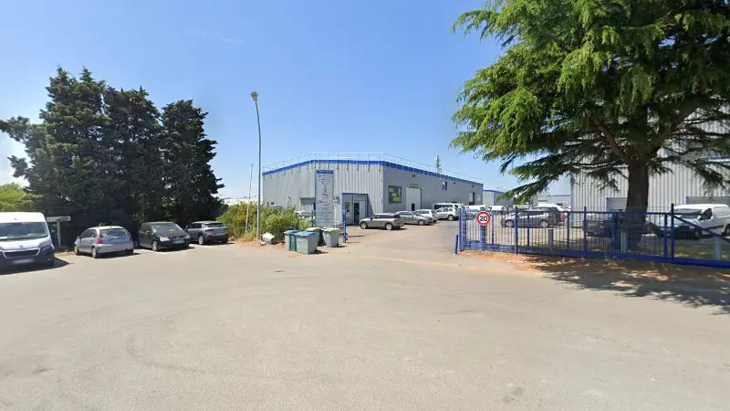 Vue de la rue devant Nippon Pièces Services, Saint-Herblain