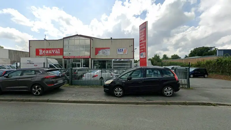 Vue de la rue devant Garage BEAUVAL MAINTENANCE - 1,2,3 AutoService, Saint-Barthélemy-d'Anjou