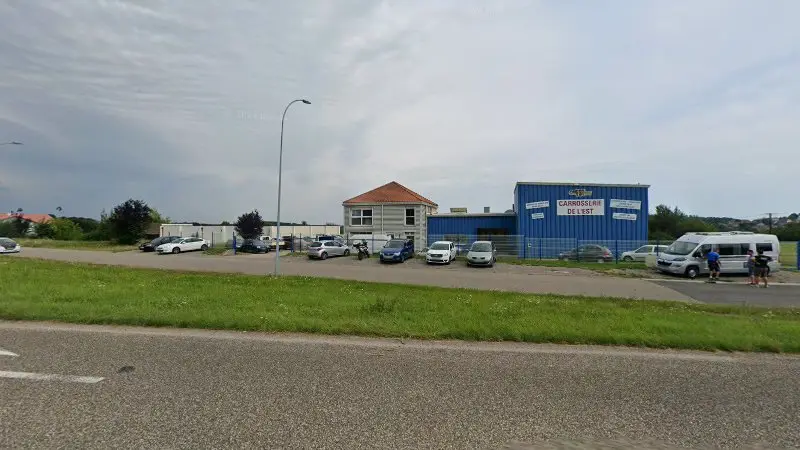 Vue de la rue devant Carrosserie de l'Est, Lemberg