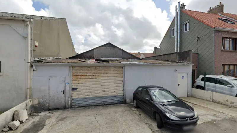 Vue de la rue devant Garage La Derniere Chance, Outreau