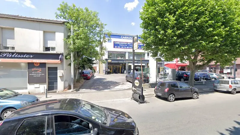 Vue de la rue devant AXIAL - Carrosserie des 3 Communes, Villemomble